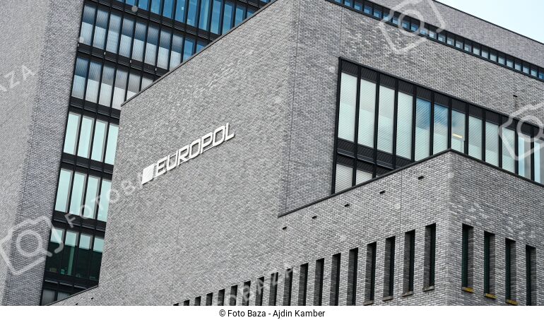 Europol Preuzmite Fotografiju Foto Baza