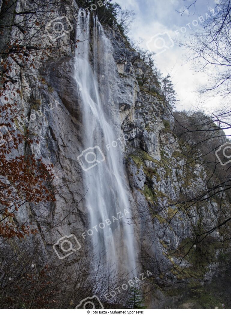 Vodopad Skakavac Preuzmite Fotografiju Foto Baza