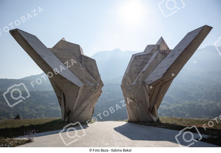 Spomenik Bitka Na Sutjesci - Preuzmite Fotografiju | Foto Baza