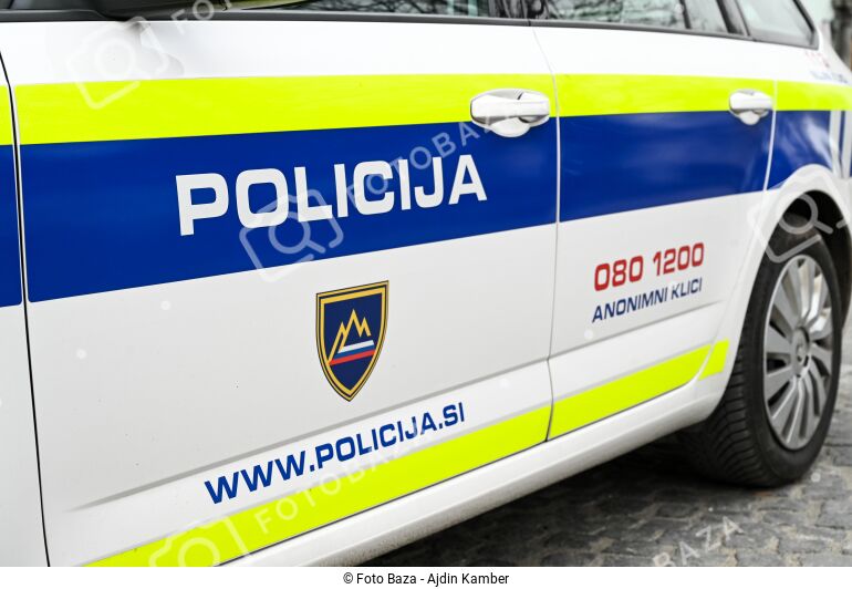 Ljubljana, Slovenija: Policijski Automobil Na Ulici. - Preuzmite ...