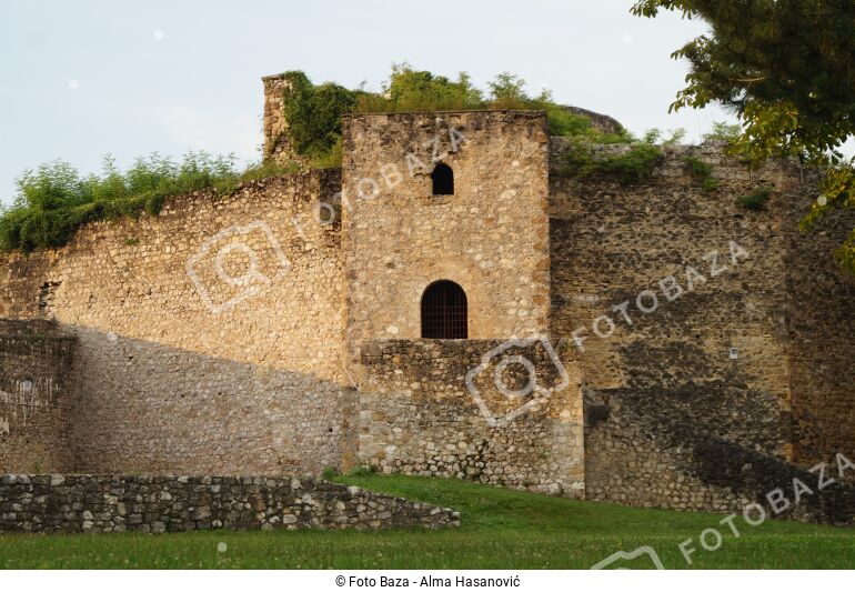 Dvorac Stari grad Ostrožac - preuzmite fotografiju | Foto Baza
