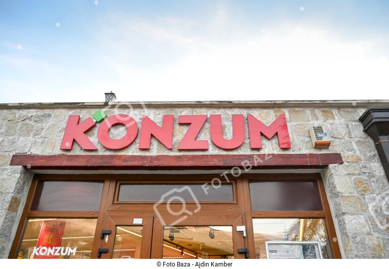 Konzum, Logo Iznad Supermarketa. - Preuzmite Fotografiju | Foto Baza