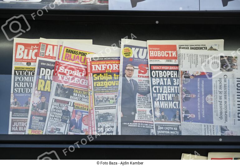 Novine Blic, Alo, Srpski telegraf, Informer, Kurir, Veernje novosti i  Politika - preuzmite fotografiju | Foto Baza