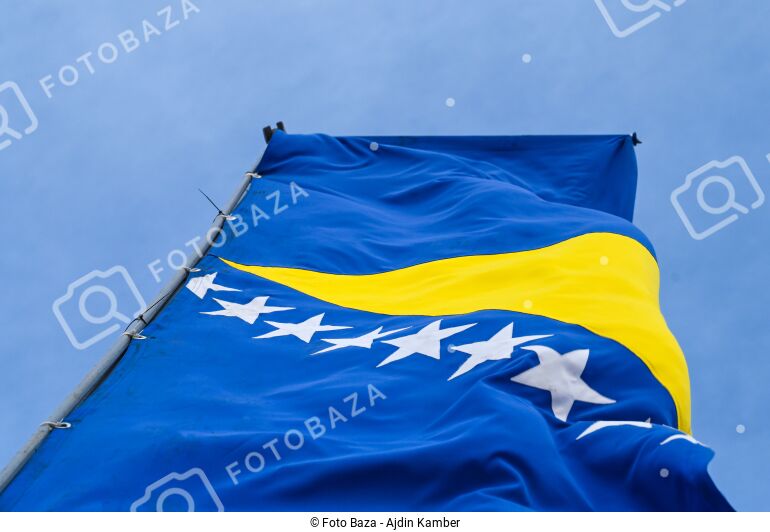 Zastava Bosne i Hercegovine - preuzmite fotografiju | Foto Baza