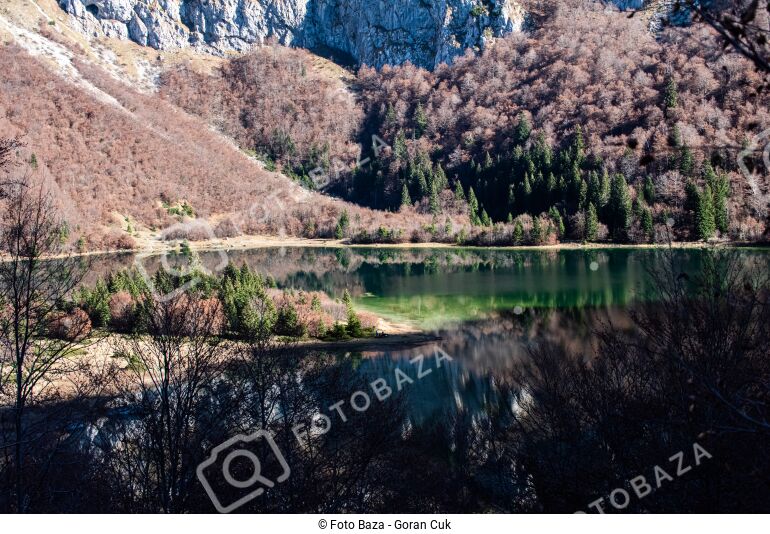 Trnovačko Jezero Preuzmite Fotografiju Foto Baza