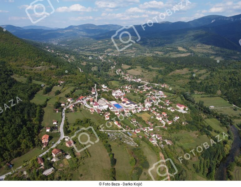 Ribnik preuzmite fotografiju Foto Baza
