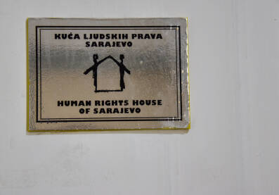 Tabla sa natpisom Kuća ljudskih prava, Sarajevo