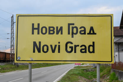 Tabla na ulazu u Novi Grad, Republika Srpska, Bosna i Hercegovina. Znak sa natpisom Novi Grad.