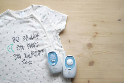 Spavanje malih beba i oprema za sobu.