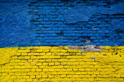 Zastava Ukrajine na zidu. Zid obojen u boje ukrajinske zastave.