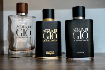 Bočice parfema Giorgio Armani.