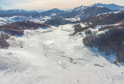 Fotografija drono, iz zraka, Studeni potok, Umljani, zimi, sa pogledom ka Visočici i Treskavici planini
