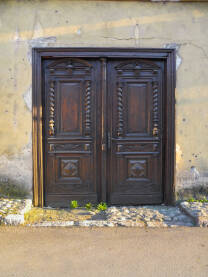 Stara vrata ukrašena