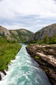 Bunski kanali su prirodni fenomen na rijeci Neretvi. To je uski kanal kojim protječe Neretva, a preko sedrene barijere se u nju, na tom mjestu, ulijeva njena lijeva pritoka Buna.