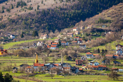 Panorama mjesta Turbe kod Travnika. Pogled sa minareta.