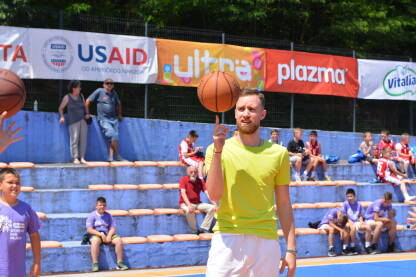 Košarkaš Džanan Musa na Sportskim igrama mladih u Srebrenici 2022. godine.

Igra za Real Madrin i član je Košarkaške reprezentacije Bosne i Hercegovine