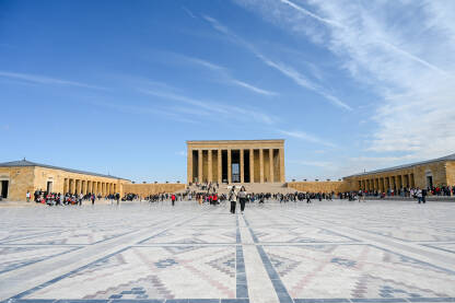 Ankara, Turska: Ljudi ispred mauzoleja Anitkabir. Anıtkabir je počivalište Mustafe Kemala Ataturka.