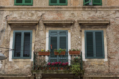 Zid i balkon stare dalmatinske kuće