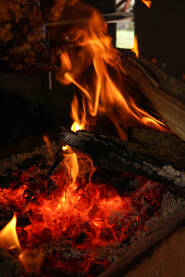 Vatra, užarena drva, gori vatra, žar