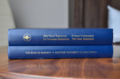 Svete knjige mormona, religije pod zvaničnim nazivom Crkva Isusa Hrista svetaca posljednjih dana.