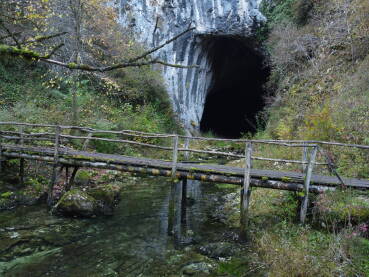 Ulaz u Dabarsku pećinu, Sanski Most. Oktobar 2021. godine