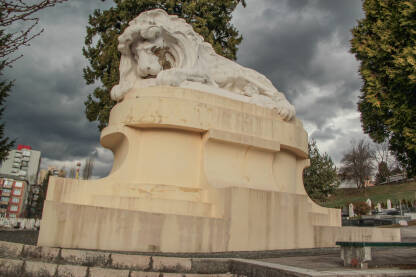 Skulptura umiruću lav, na groblju Lav, Sarajevo