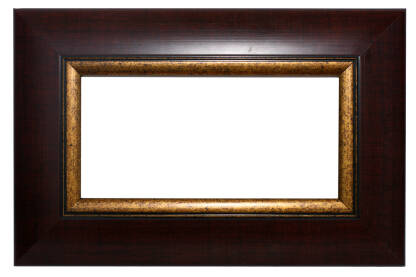Drveni okvir za slike od mahagonija izolovan na bijeloj pozadini