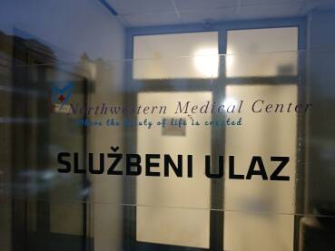Tabla klinike Northwester Medical Centar. Klinika za umjetnu oplodnju. IVF