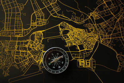Kompas na mapi grada.