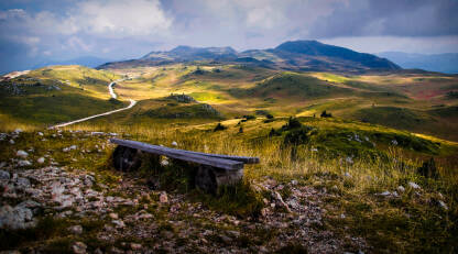 Jahorina pripada Dinarskom planinskom sustavu. Najviši vrh je Ogorjelica s 1.916 m nadmorske visine.