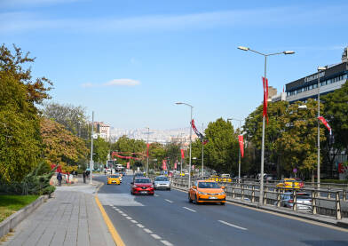 Ankara, Turska: Vozila na ulicama. Ankara je glavni grad Republike Turske.