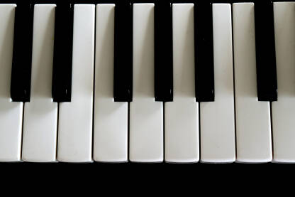 Klavir, klavirske tipke (dirke), glasovir