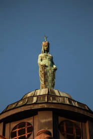 Statua Kroacija na kupoli zgrade HNK Napredak, Sarajevo