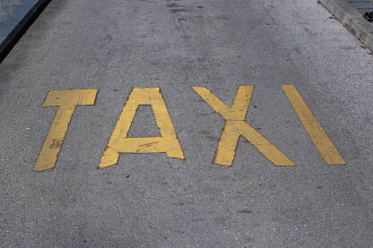 Oznaka za taxi stajalište na cesti