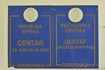 Tabla i zgrada Centra za socijalni rad Srebrenica