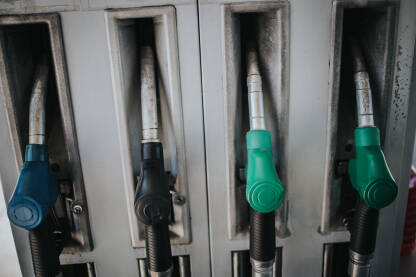 Pištolj za gorivo na benzinskoj pumpi