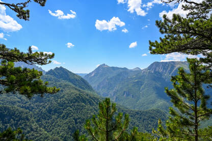 Planinski vrhovi. Impresivan krajolik u Nacionalnom parku Sutjeska, Maglić, Bosna i Hercegovina.