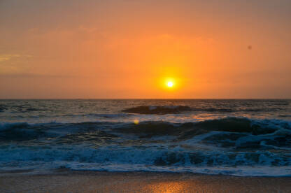 Zalazak Sunca nad Atlantskim okeanom  u Namibiji.
