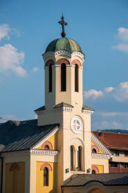Crkva Uspenja Presvete Bogorodice (1909) pravoslavna je crkva mitropolije Dabrobosanske. Proglašena je za nacionalni spomenik BiH.