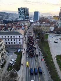 Osmomartovski marš u Sarajevu kao znak podrške ženama. "
Neformalna grupa aktivista i aktivistkinja je u Sarajevu povodom 8. marta organizovala protestni marš pod sloganom: "Ovako lijepa, a na minimalcu".