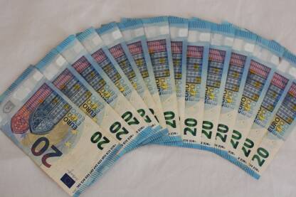 Novčanice od 20 EUR Novčanice od dvadeset eura. Službena valuta Europske unije.