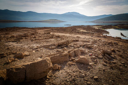 Bilećko jezero za vrijeme sušnog perioda