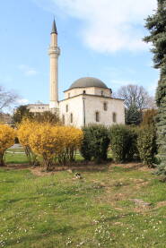 ali pašina džamija u sarajevu u rano proljeće