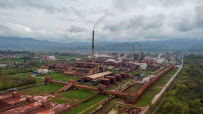 Veliki industrijski kompleks. Fabrika za proizvodnju aluminijuma.
