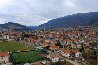 Turbe, Bosna i Hercegovina. Pogled sa munare na kuće i ulice.
