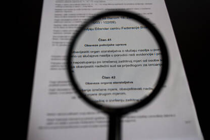 Obaveze policije u slučajevima nasilja u porodici. Zakonski propisi.

Fotografija besplatna za ilustrovanje medijskih sadržaja o nasilju, svako drugo korištenje je zabranjeno.

Autorka: Amira Skopljak