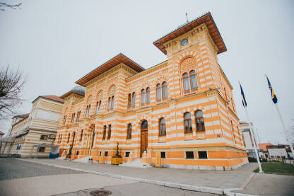 Gradska vijećnica u Brčkom sagrađena je 1892. godine prema idejnom projektu arhitekta Aleksandra Viteka te je starija u Vijećnice u Sarajevu.