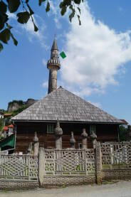 Stara drvena džamija u Bužimu