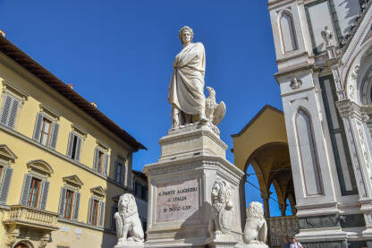 Spomenik piscu Danteu Aligijeriju, Firenca, Italija.