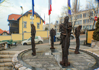 Spomenik poginulim francuskim vojnicima, ispred Francuske ambasade u Sarajevu